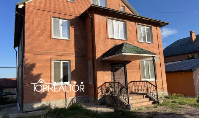 Продаж 2-х будинків в котеджному селищі Флорінка-1 | Toprealtor