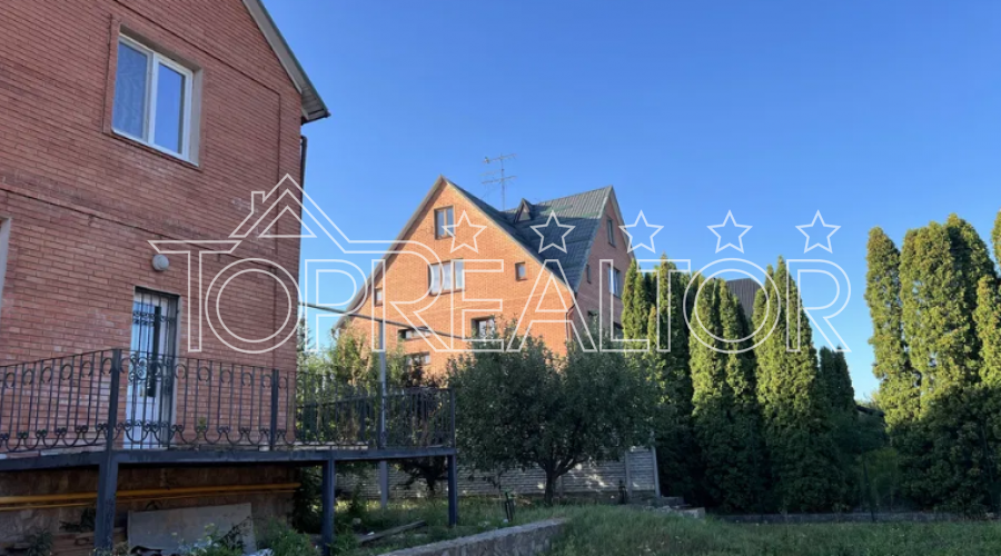 Продаж 2-х будинків в котеджному селищі Флорінка-1 | Toprealtor