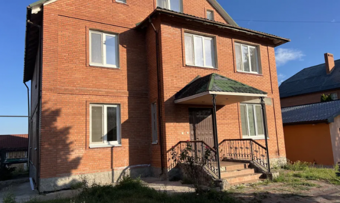 Продаж 2-х будинків в котеджному селищі Флорінка-1 | Toprealtor