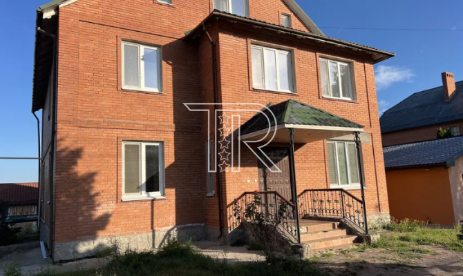 Продаж 2-х будинків в котеджному селищі Флорінка-1 | Toprealtor