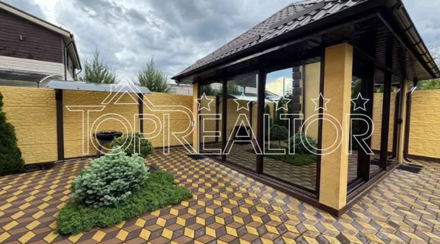 Продам затишний 2-поверховий будинок в  Пісочині | Toprealtor