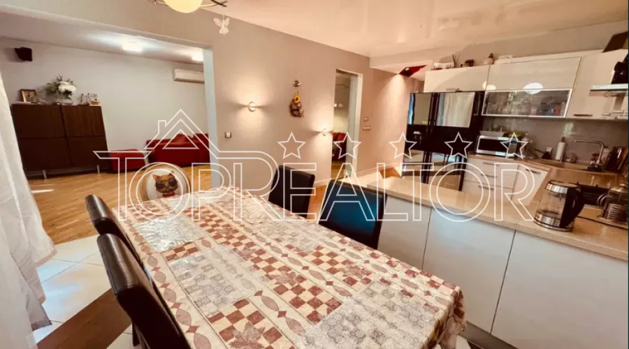 Продам 3-поверховий будинок  з дизайнерським  ремонтом на Великій Данилівці | Toprealtor