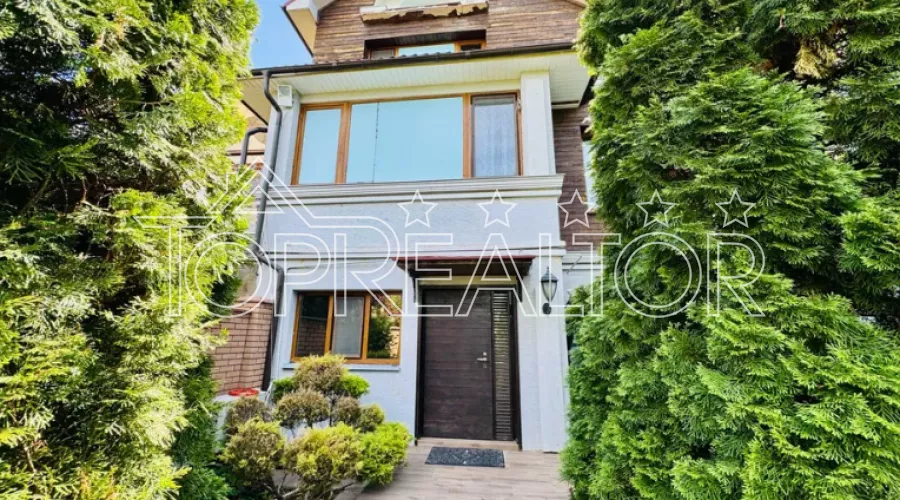 Продам 3-поверховий будинок  з дизайнерським  ремонтом на Великій Данилівці | Toprealtor