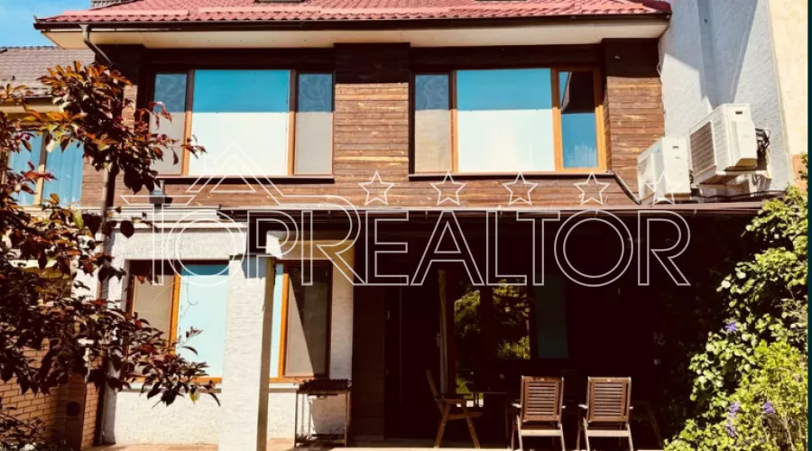 Продам 3-поверховий будинок  з дизайнерським  ремонтом на Великій Данилівці | Toprealtor