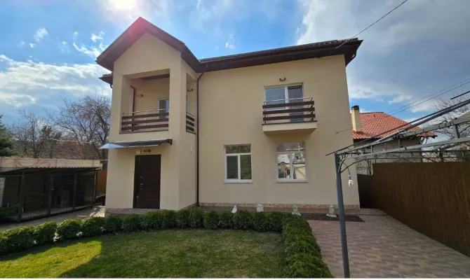 Продаж 2- поверхового будинку на Олексіївці | Toprealtor