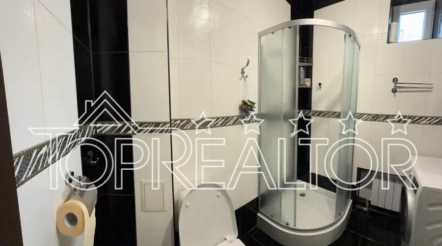 Продаж 2-к квартири в сталінці біля метро Наукова | Toprealtor