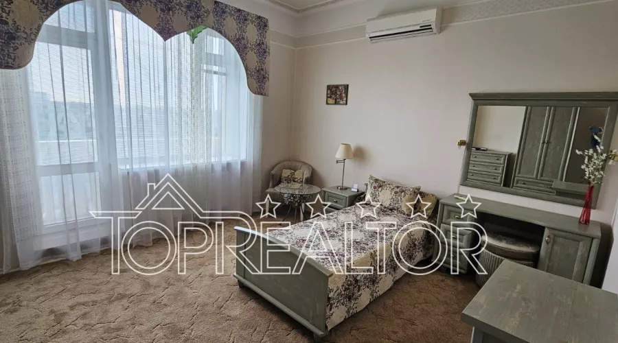 Продаж 3-кімнатної квартири по вул. Балакірєва | Toprealtor