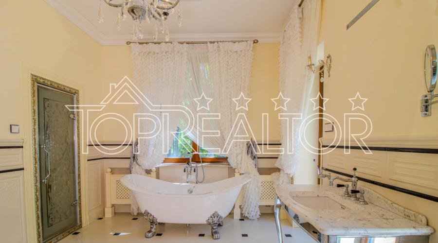 Продаж  будинку з басейном в Парк Хаусі | Toprealtor