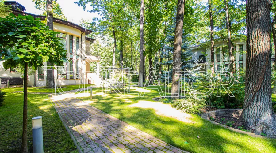 Продажа  дома с бассейном в Парк Хаусе | Toprealtor