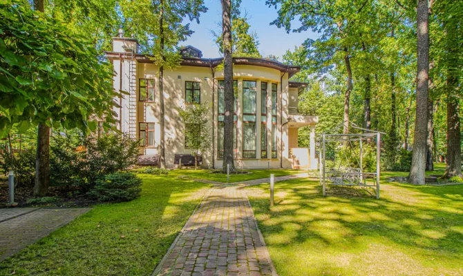 Продажа  дома с бассейном в Парк Хаусе | Toprealtor