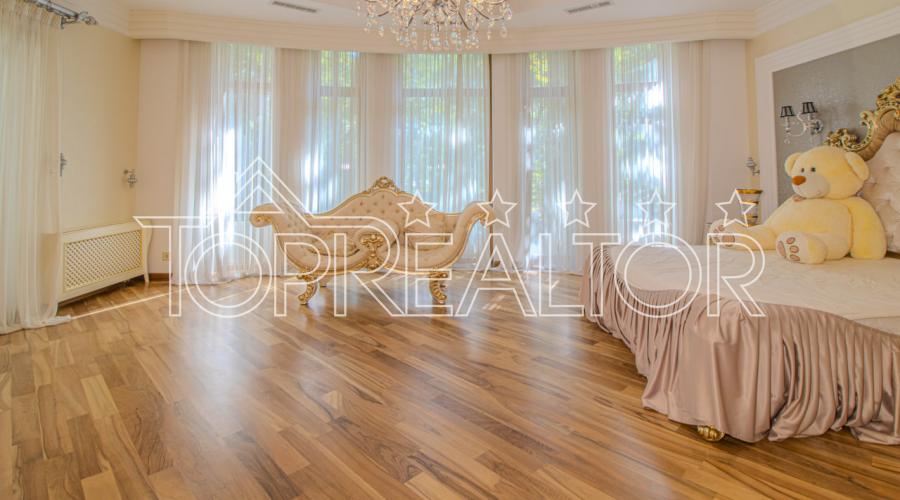 Продаж  будинку з басейном в Парк Хаусі | Toprealtor