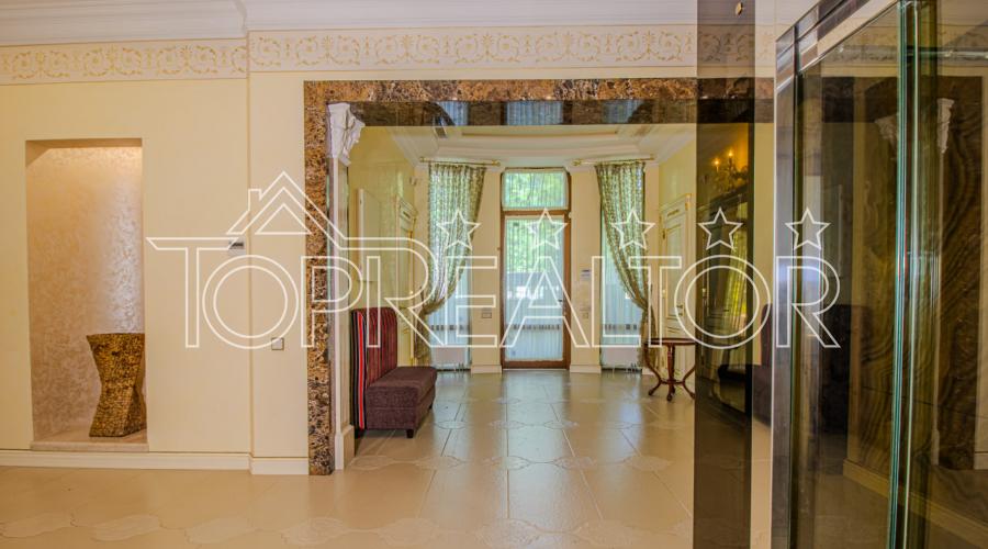 Продаж  будинку з басейном в Парк Хаусі | Toprealtor