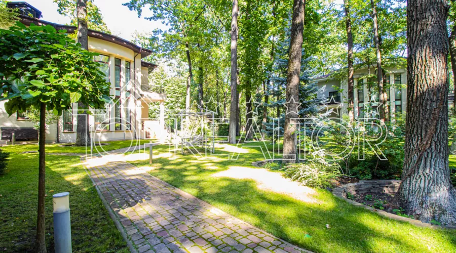 Продаж  будинку з басейном в Парк Хаусі | Toprealtor