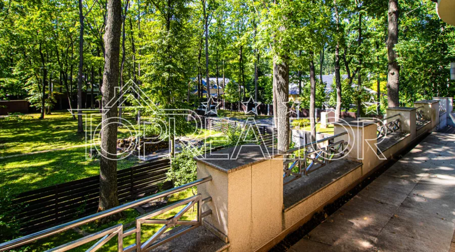 Продаж  будинку з басейном в Парк Хаусі | Toprealtor