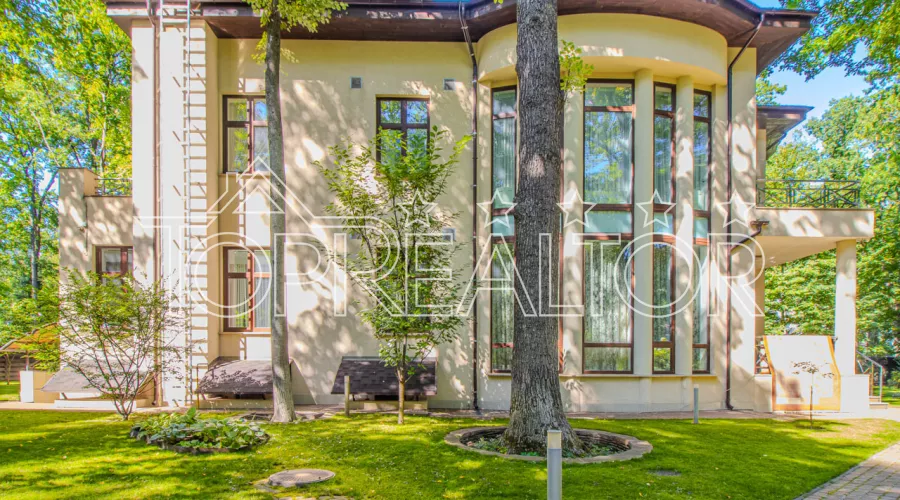 Продаж  будинку з басейном в Парк Хаусі | Toprealtor