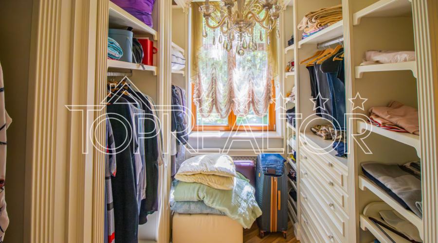 Продаж  будинку з басейном в Парк Хаусі | Toprealtor