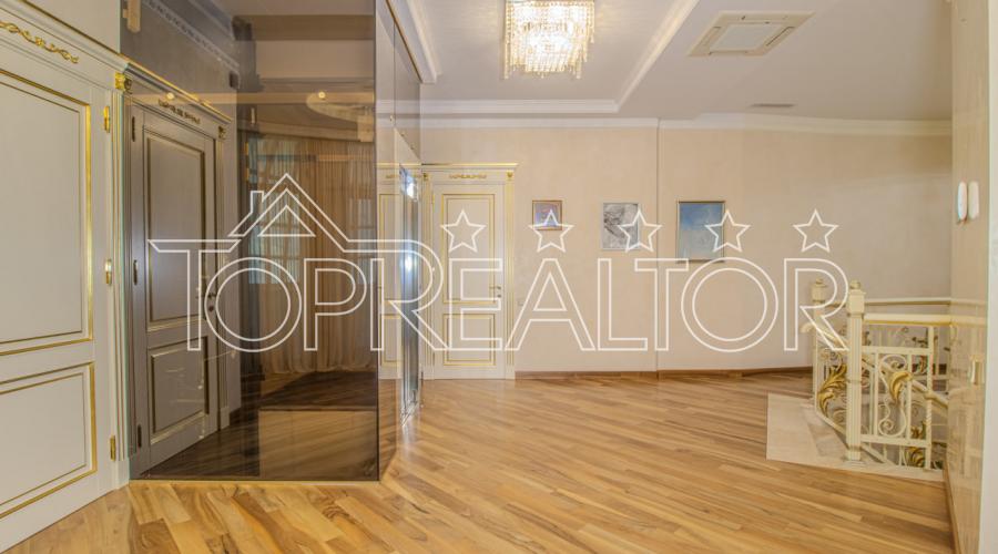 Продаж  будинку з басейном в Парк Хаусі | Toprealtor