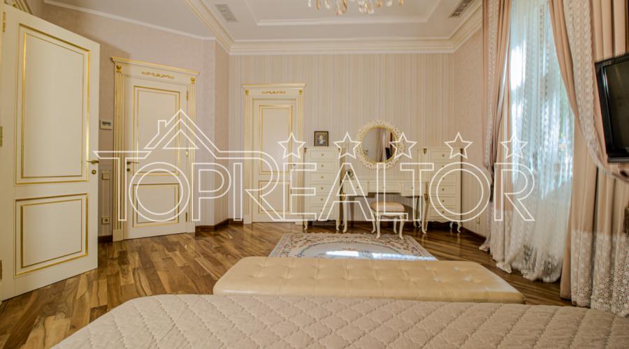 Продаж  будинку з басейном в Парк Хаусі | Toprealtor