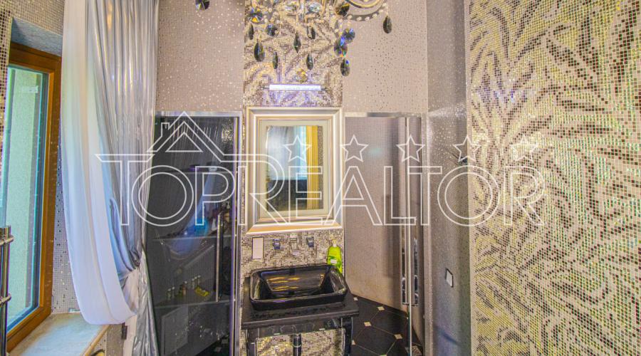 Продаж  будинку з басейном в Парк Хаусі | Toprealtor