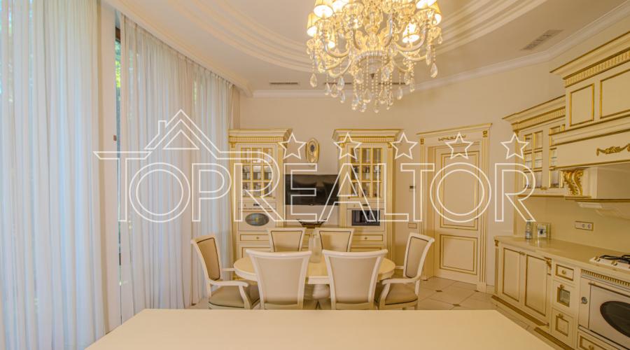 Продаж  будинку з басейном в Парк Хаусі | Toprealtor