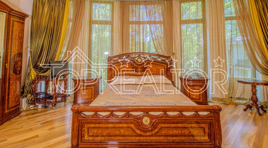 Продаж  будинку з басейном в Парк Хаусі | Toprealtor