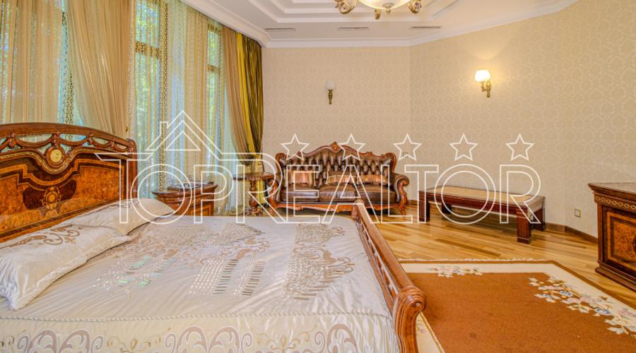 Продаж  будинку з басейном в Парк Хаусі | Toprealtor