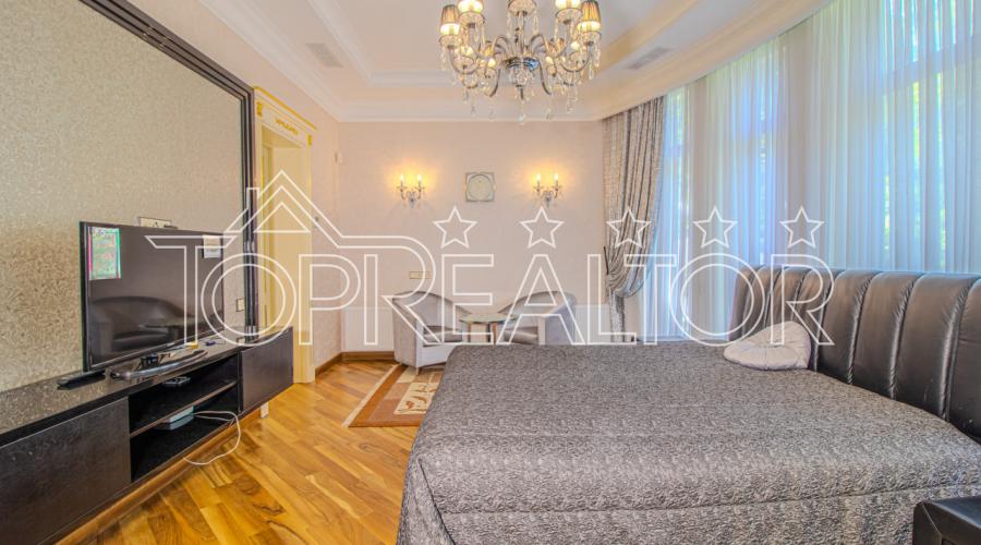 Продаж  будинку з басейном в Парк Хаусі | Toprealtor