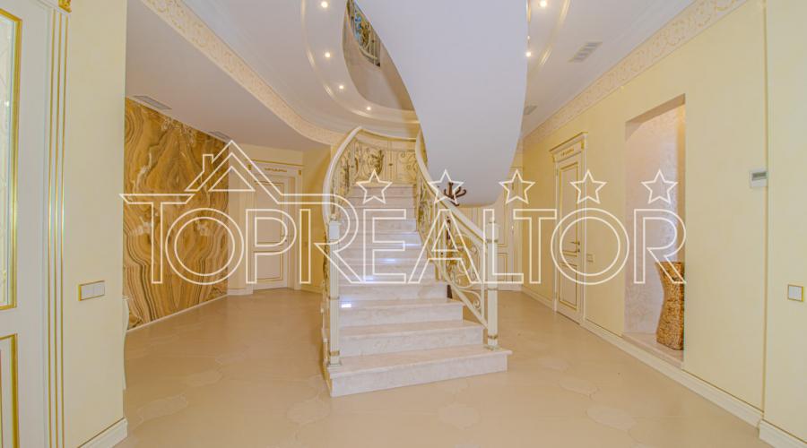 Продаж  будинку з басейном в Парк Хаусі | Toprealtor