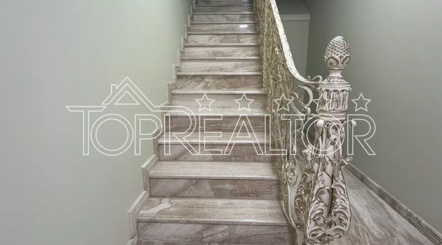 Продаж шикарного, елітного , авторського будинку у КС Сокільники | Toprealtor