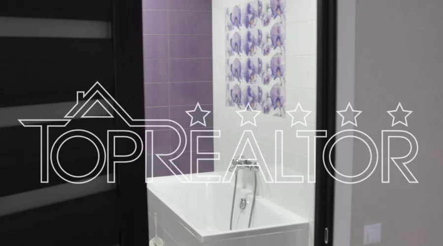 Продаж 3-кімнатної квартири в ЖК Будинок з Ротондами | Toprealtor