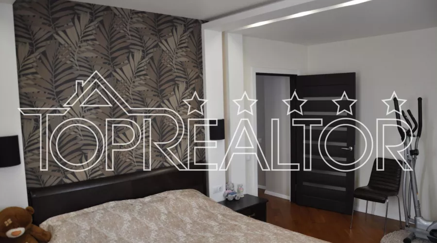 Продаж 3-кімнатної квартири в ЖК Будинок з Ротондами | Toprealtor