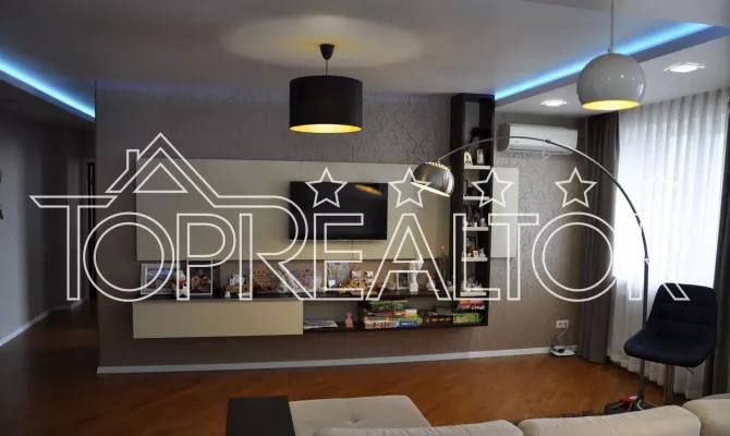 Продаж 3-кімнатної квартири в ЖК Будинок з Ротондами | Toprealtor