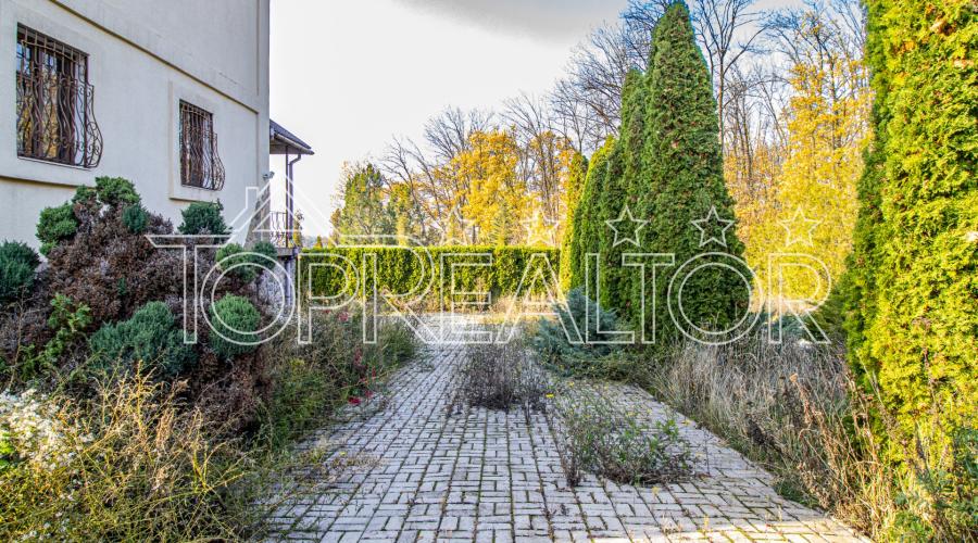 Продам капітальний 2-поверх. будинок з басейном у селищі Південний | Toprealtor