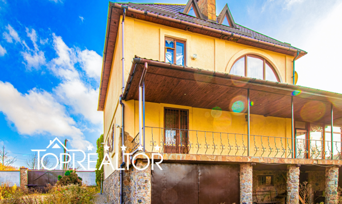 Продам капітальний 2-поверх. будинок з басейном у селищі Південний | Toprealtor