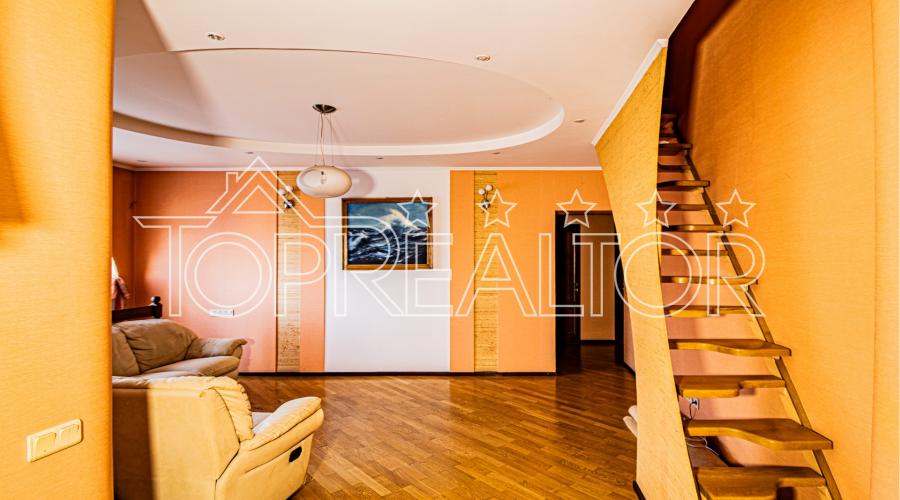 Продам капітальний 2-поверх. будинок з басейном у селищі Південний | Toprealtor