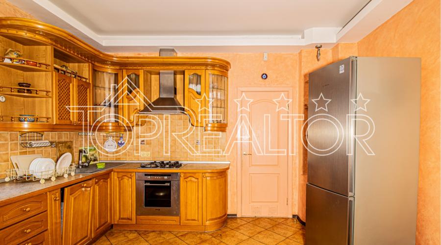 Продам капітальний 2-поверх. будинок з басейном у селищі Південний | Toprealtor