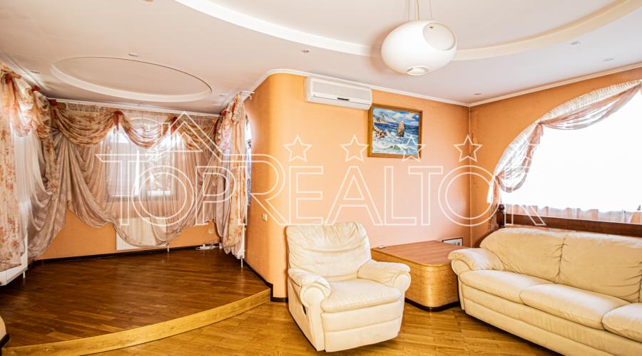 Продам капітальний 2-поверх. будинок з басейном у селищі Південний | Toprealtor