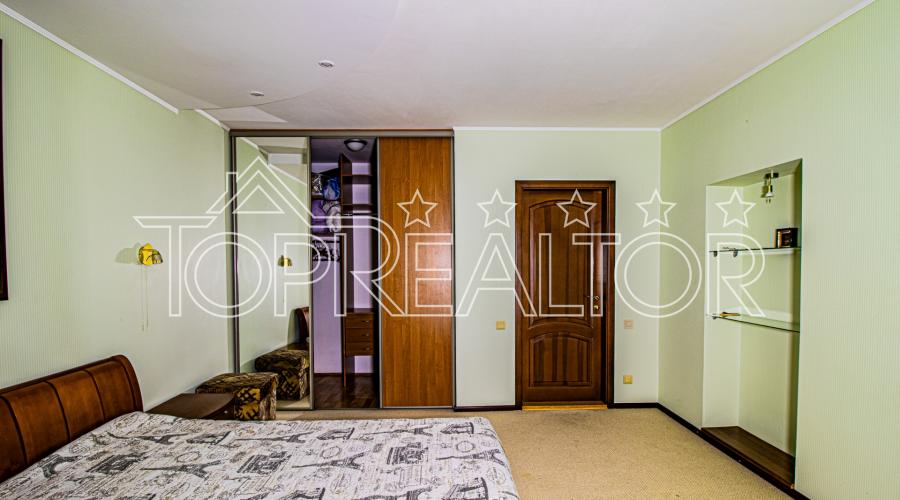 Продам капітальний 2-поверх. будинок з басейном у селищі Південний | Toprealtor