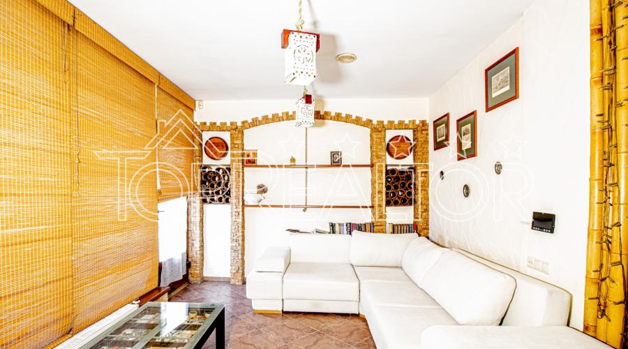 Продам капітальний 2-поверх. будинок з басейном у селищі Південний | Toprealtor