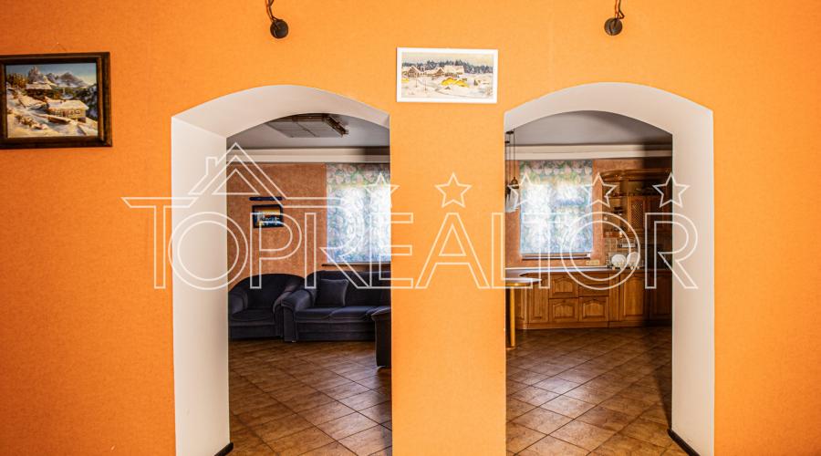 Продам капітальний 2-поверх. будинок з басейном у селищі Південний | Toprealtor