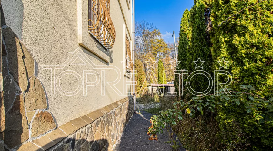 Продам капітальний 2-поверх. будинок з басейном у селищі Південний | Toprealtor