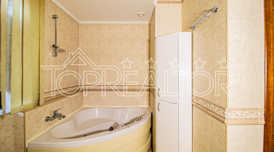 Продам капітальний 2-поверх. будинок з басейном у селищі Південний | Toprealtor