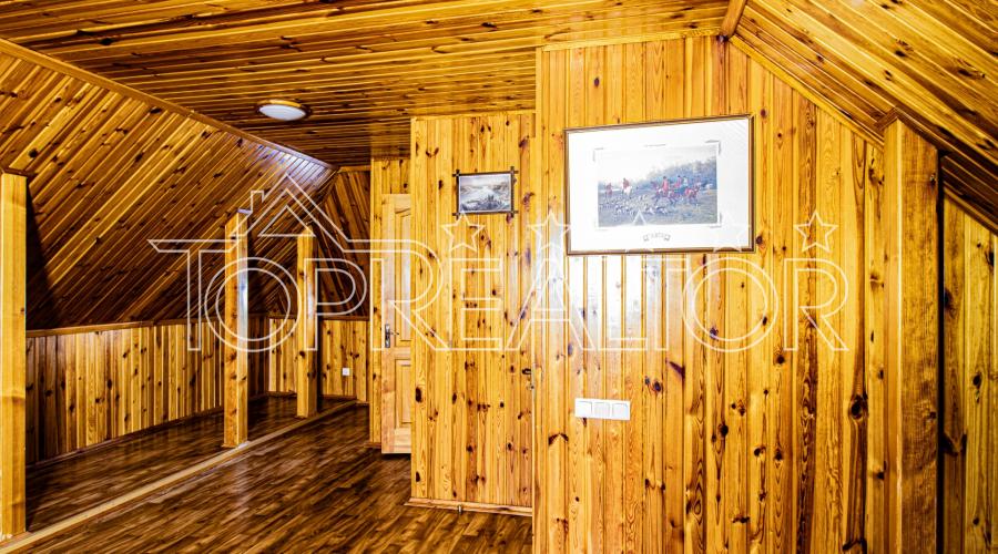 Продам капітальний 2-поверх. будинок з басейном у селищі Південний | Toprealtor