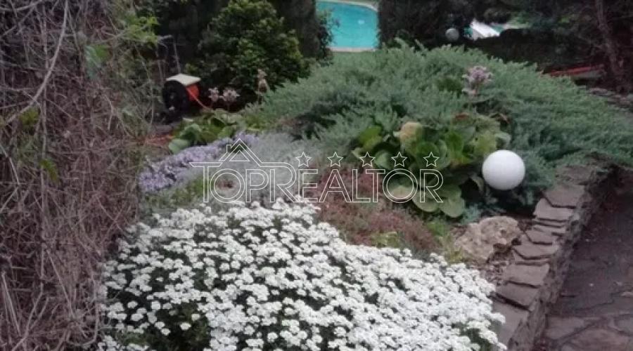 Продаж будинку з басейном на Холодній горі | Toprealtor