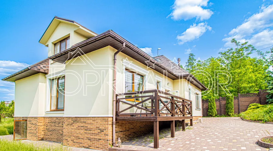 Продажа уютного 2-этажного коттеджа на Флоринке | Toprealtor