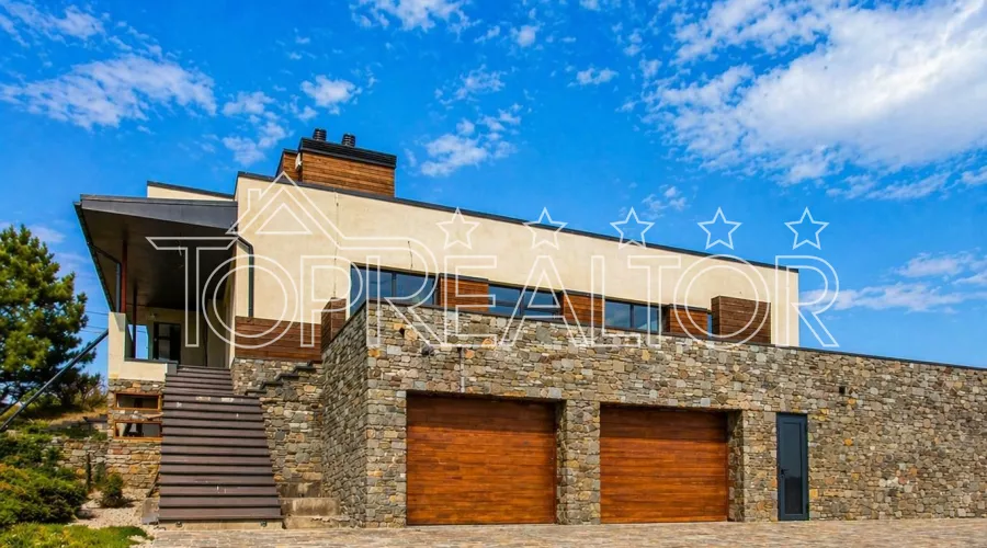 Продажа коттеджа с видом на озеро в пригороде | Toprealtor