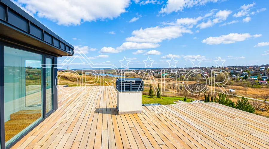 Продажа коттеджа с видом на озеро в пригороде | Toprealtor