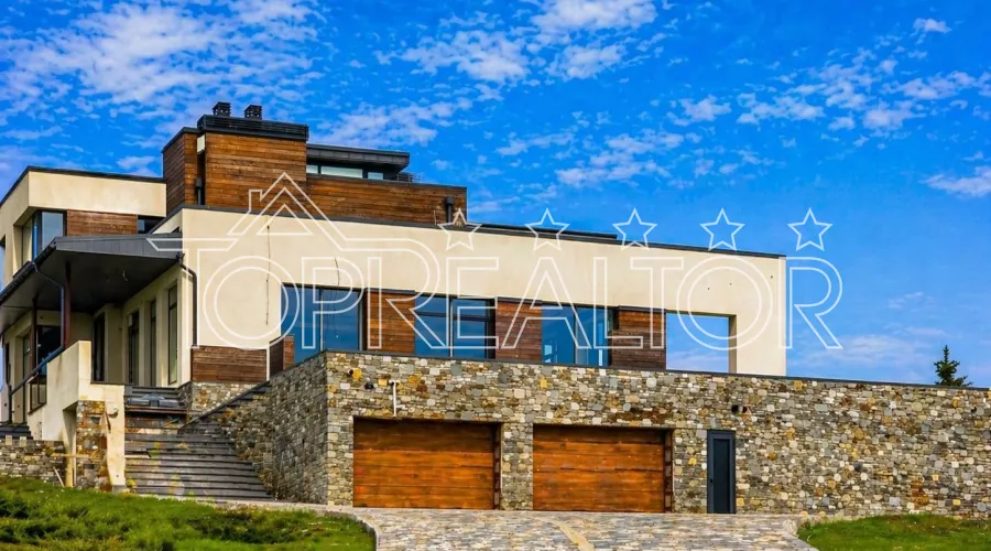 Продажа коттеджа с видом на озеро в пригороде | Toprealtor