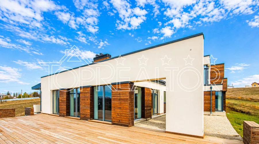 Продажа коттеджа с видом на озеро в пригороде | Toprealtor