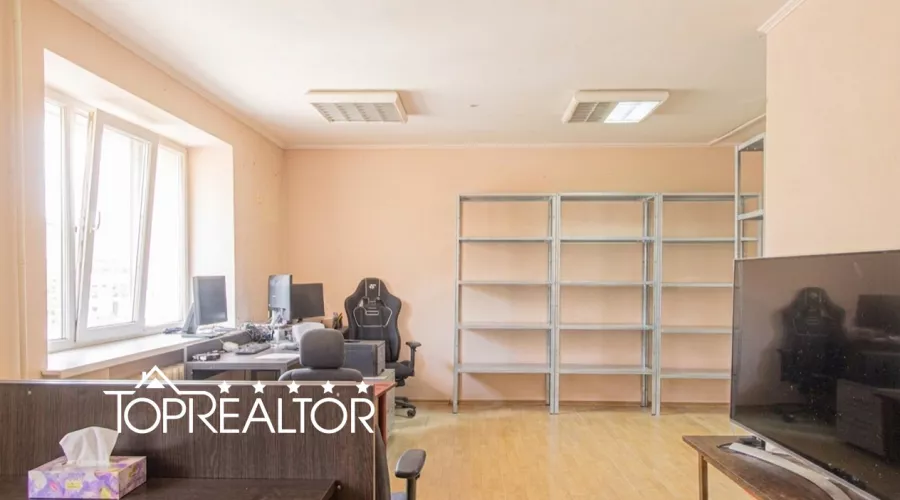 Продаж комерційного приміщення на вул. Молочна, 11 | Toprealtor